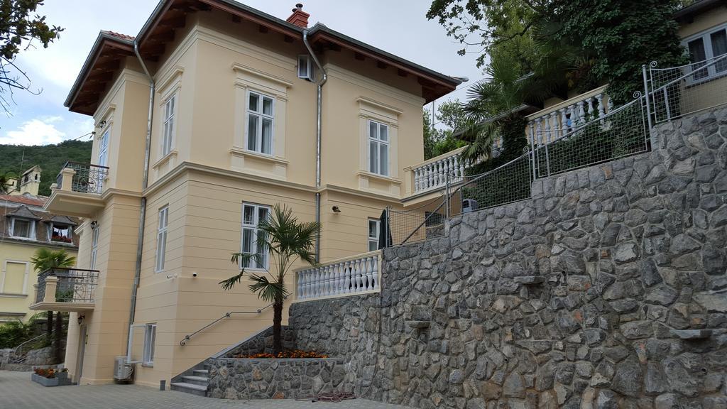 Apartments Villa Atta Abbazia Esterno foto
