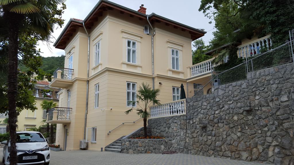 Apartments Villa Atta Abbazia Esterno foto
