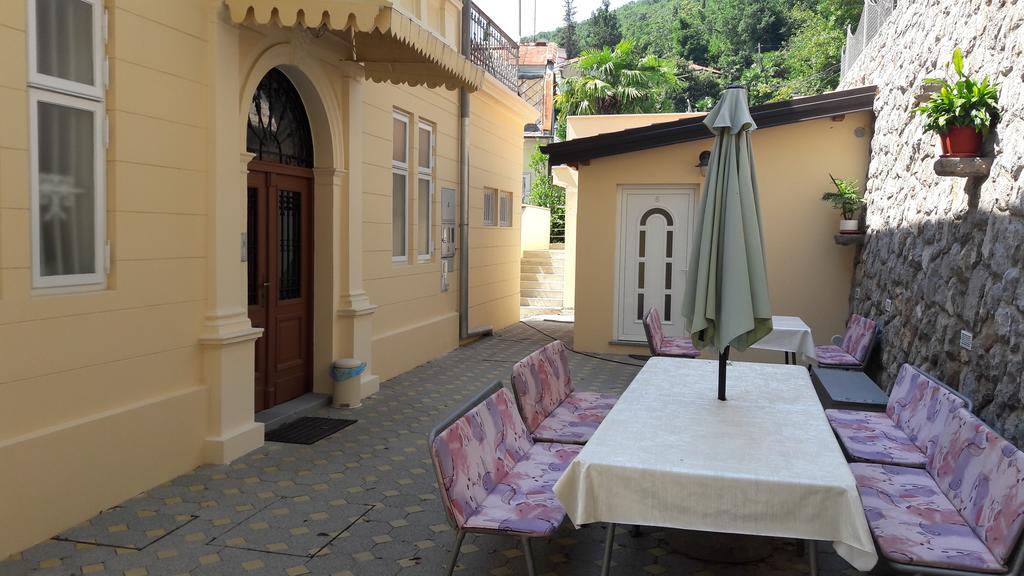 Apartments Villa Atta Abbazia Esterno foto